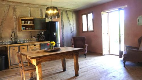 Chalabre Casa | River House in medieval bastide South of France