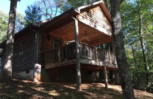 Grassy Creek Cama Y Desayuno | River House Inn