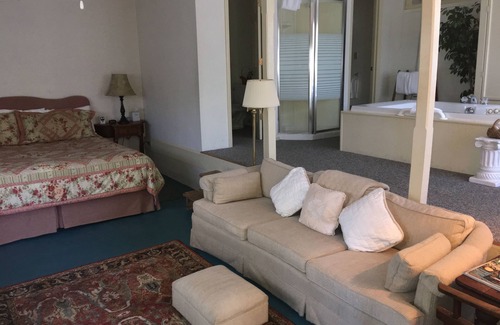 Grassy Creek Cama Y Desayuno | River House Inn