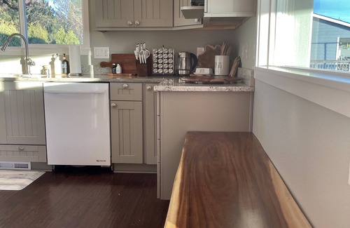 Washougal Casa | River House Retreat. Beautiful views from this waterfront property with Hot tub!