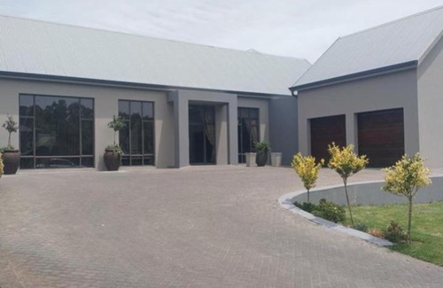Parys Casa | River House