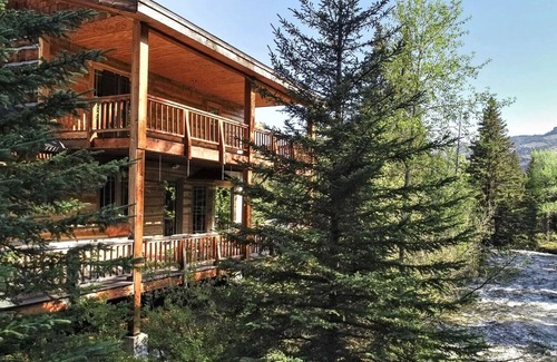 Nye Casa | River Island House - Casa de registro de lujo frente al río en la montaña, Nye, Montana