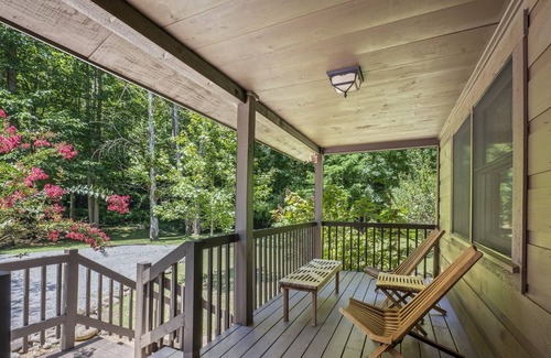 Gatlinburg - Pigeon Forge Cabina | River Lodge 5 Bedroom Home by Redawning