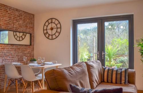 Pentre Casa | River Lodge Annexe