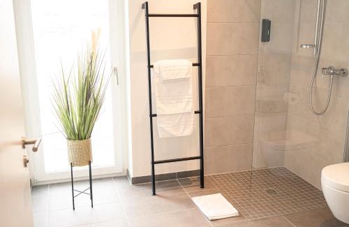 Niedergirmes Apartamento | River Lux Suite - 5 min to HBF