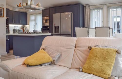 Tiddington Casa | River Meets Lodge