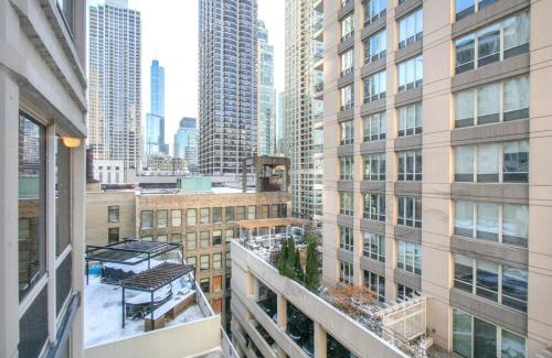 Rush and Division Apartamento | River N 1BR w Gym WD nr Magnificent Mile CHI-162