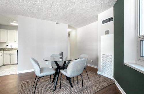 Rush and Division Apartamento | River N 1BR w Gym WD nr Magnificent Mile CHI-162