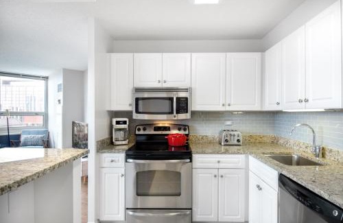 Rush and Division Apartamento | River N 1BR w Gym WD nr Mag Mile CHI-86