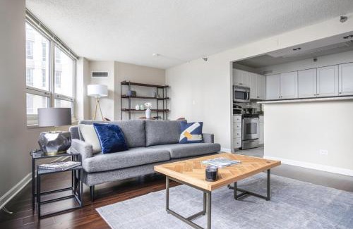 Rush and Division Apartamento | River N 2BR w Gym WD nr Magnificent Mile CHI-160
