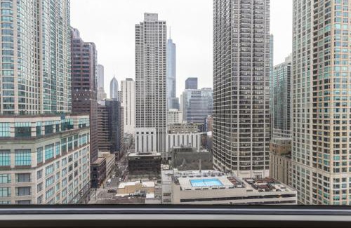 Rush and Division Apartamento | River N 2BR w Gym WD nr Magnificent Mile CHI-160