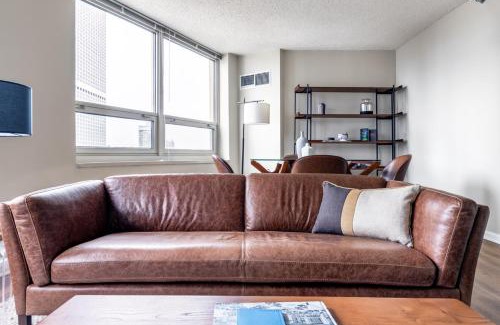Rush and Division Apartamento | River N 2BR wGym Deck Pool nr Mag Mile CHI-133