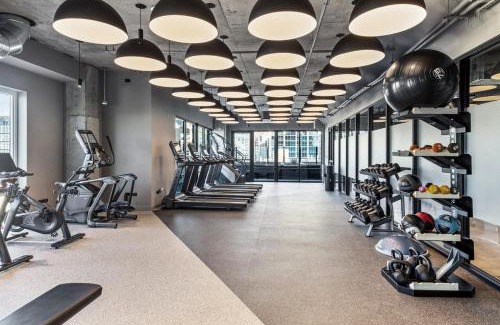Killgubbin Apartamento | River North 1br nr Riverwalk w yoga studio CHI-1040