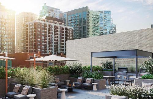 Killgubbin Apartamento | River North 1br nr Riverwalk w yoga studio CHI-1040
