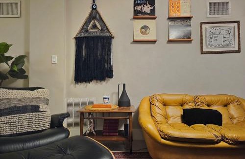 River Oaks Casa | River Oaks Bungalow