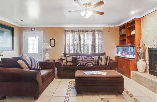 Old Aurora Casa | River Oaks Point Vacation Minutes to Downtown Quiet Area! by Redawning