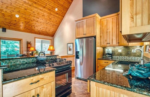 Murphy Casa | "River Paradise!" Luxury waterfront home situated on beautiful Hiawassee River.