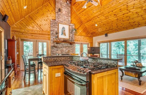 Murphy Casa | "River Paradise!" Luxury waterfront home situated on beautiful Hiawassee River.