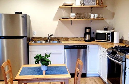 Waynesville Apartamento | River Point Retreat-mini-farm, fire-pit, near hiking, dining, shopping, skiing