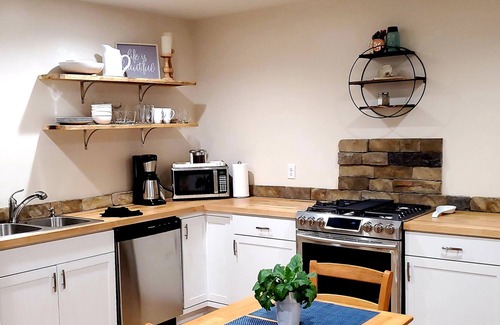 Waynesville Apartamento | River Point Retreat-mini-farm, fire-pit, near hiking, dining, shopping, skiing