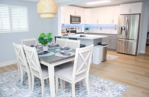 Fort Myers Shores Casa | River Ranch luxury waterfront home w/ pool & dock : boater, family, pet paradise