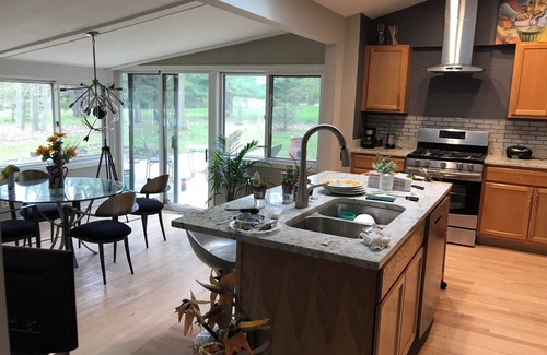 Mequon Casa | River Retreat and Executive Rental - 5BR
