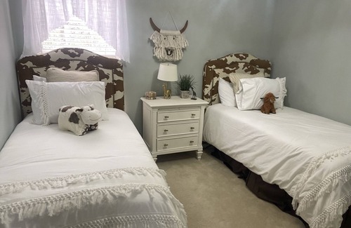 Moores Chapel Casa | River Retreat-Charlotte near US Whitewater Ctr- theater room, 15 mins to uptown!