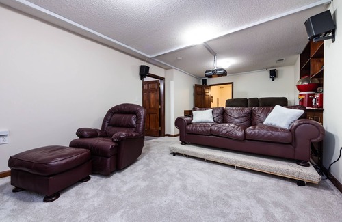 Moores Chapel Casa | River Retreat-Charlotte near US Whitewater Ctr- theater room, 15 mins to uptown!