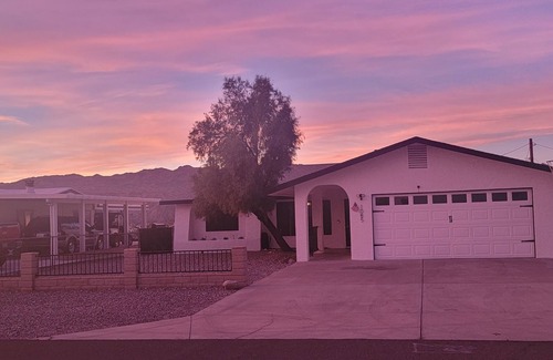 Bullhead City Casa | >1 mile to Colorado River-Updated Family Home for 8, Pet Friendly, Boat Parking