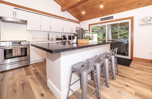 Huntsville Cabaña | River Retreat*Water Access*Fire Pit*Forest