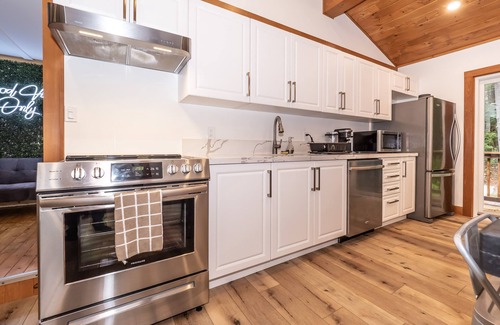 Huntsville Cabaña | River Retreat*Water Access*Fire Pit*Forest