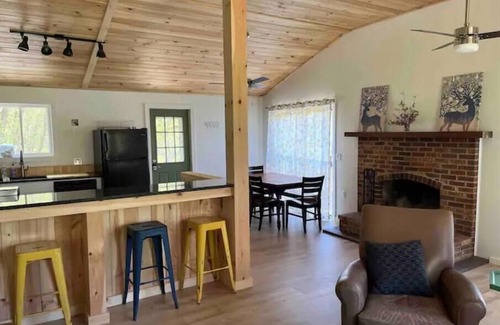 Fishers Hill Casa | River Retreat w/ Kayaks, Firepits, Stars, No clean fee