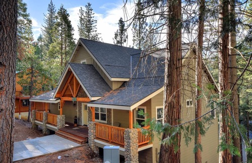 Yosemite West Casa | Sé el primero en quedarse en esta obra maestra de nueva construcción con un cómodo aparcamiento y fácil acceso ...