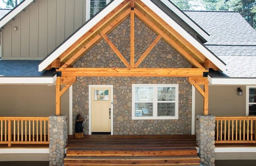 Yosemite West Casa | Sé el primero en quedarse en esta obra maestra de nueva construcción con un cómodo aparcamiento y fácil acceso ...