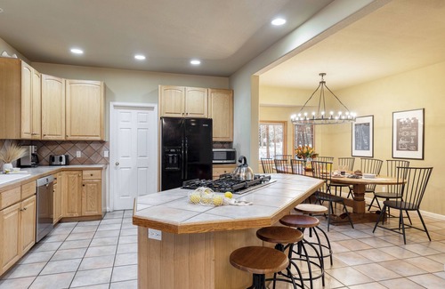 Four O'Clock Casa | River Rock by AvantStay | 8 Bedroom Ski Estate w/ Hot Tub & Movie Theatre