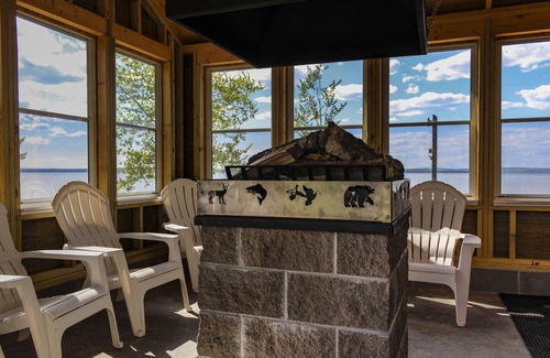 Ashland Cabina | River Rock Cottage se encuentra a orillas del lago Superior en la bahía de Chequamegon.