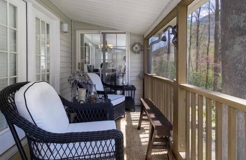 Chimney Rock Casa | River Rock Haven with Fireplace Pet Friendly