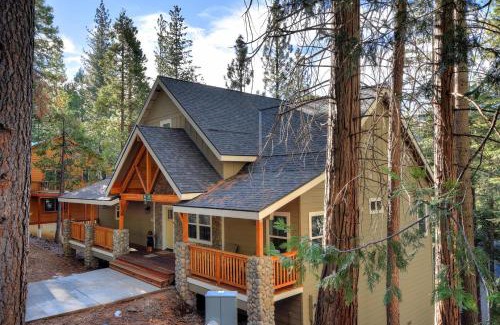 Yosemite West Casa | River Rock Retreat