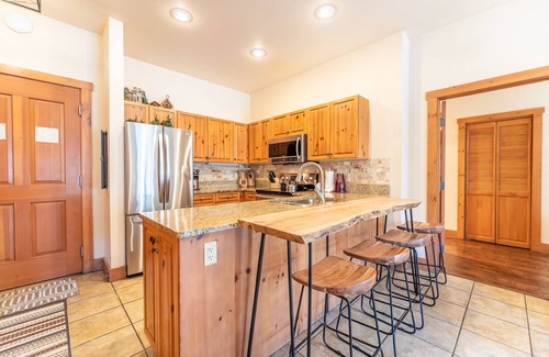 River Run Condominio | River Run Condo, King Bed, cocina actualizada, vistas a la montaña, WIFI gratuito
