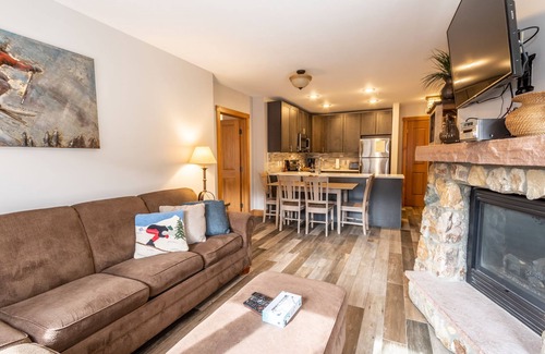 River Run Condominio | Condominio River Run, vistas desde el balcón desde la pendiente, cama tamaño king, 2 literas, WIFI gratuito