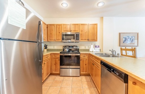 River Run Condominio | ** Nuevo listado ** Balcón grande, vistas parciales de la pendiente, cama King, WIFI gratis