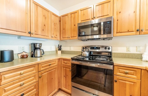 River Run Condominio | ** Nuevo listado ** Balcón grande, vistas parciales de la pendiente, cama King, WIFI gratis