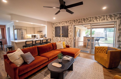San Marcos Casa | River Run Retreat - Cowboy Pool, Fire Pit & Pool Table! Close to Campus & River