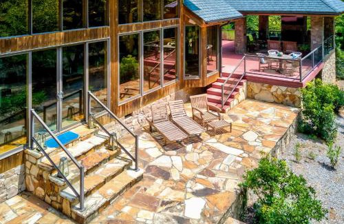 Dahlonega Casa | River Runs Through It
