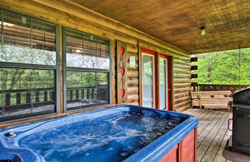Sevierville Casa | River Rush- Cozy Riverfront Cabin 5 Mi to Pigeon Forge