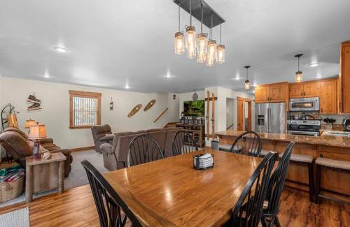 Ardenvoir Chalet De Esquí | River's Bend Lodge - Hot Tub, Fire Pit, Games & Ski
