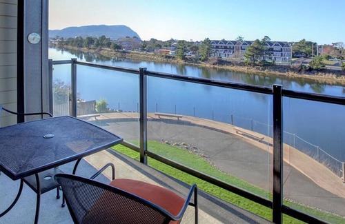 Seaside Condominio | River's Edge at Bridgeport