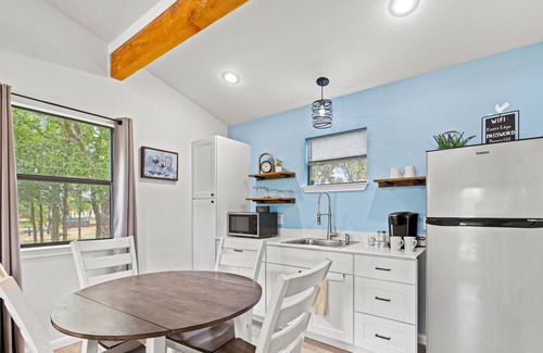 Fredericksburg Cabaña | River's Edge Cottage on waterfront with full river access - near wineries