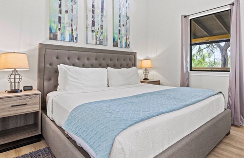 Fredericksburg Cabaña | River's Edge Cottage on waterfront with full river access - near wineries