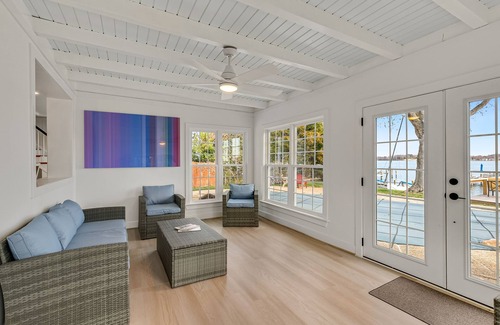 Selby-on-the-Bay Casa | River's Edge - Newly renovated 3BR Waterfront Retreat with Pool